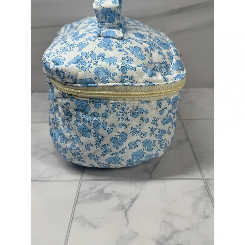 Yiwu Blue Floral Quilted Makeup Bag Travel Toiletry Case Vanity Organizer NWT